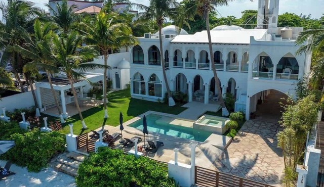 Villa Moriska | 5BR | Unique Beachfront Escape