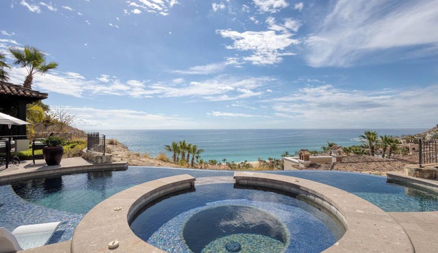 Villa Alba - Expansive Home Boasting Breathtaking Ocean Views!