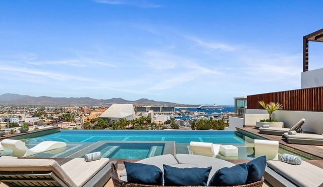 VIP Marina View Bartender, Butler, Maid included