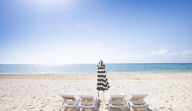Vive El Sueño: Resort Setting, Beachfront, Private Plunge Pool, 3 +1 Bedrooms