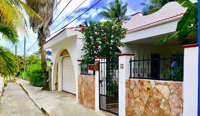 Walk to Caribbean Beach from Isla Mujeres Studio with Kitchenette