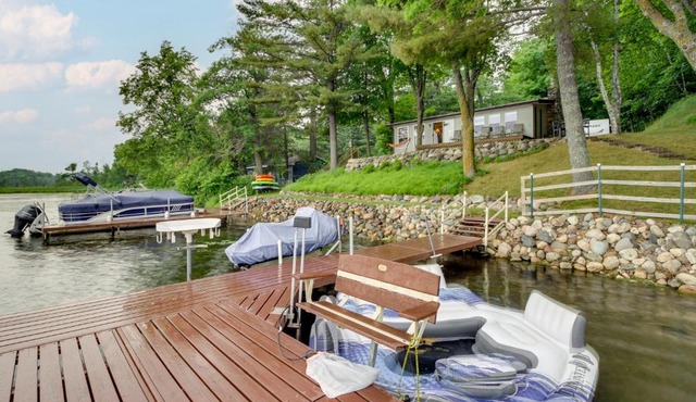 Waterfront Big Pine Lake Cabin with Kayaks! in Garrison
