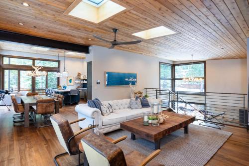 West Shore - West Shore Hideaway in Tahoma