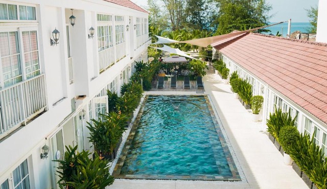 White Boutique Hotel and Residences