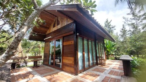 Why Worry Homestay & Café