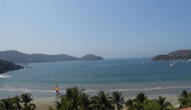 Winters Discount! - Stunning Bay-Ocean-Beach Vu 2 BR/2 Bth Split Level Condo