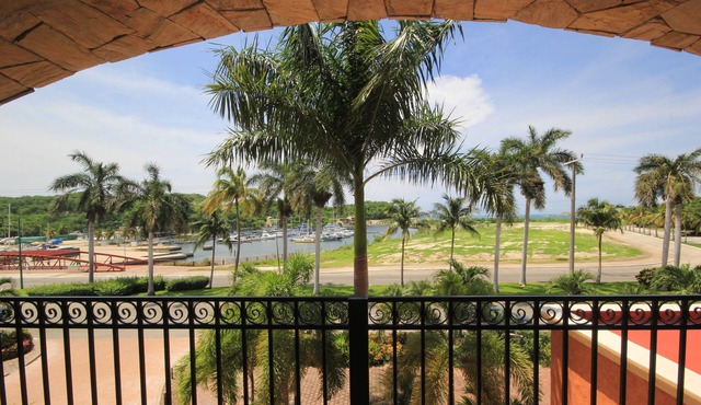 Wonderful Condo For Long And Short Term Stays Near the Beach, ocean view