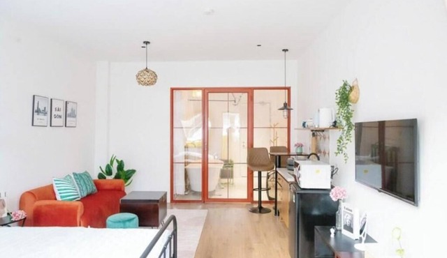 ZY 4. Little Saigon Balcony - Riverside Vibrant D1