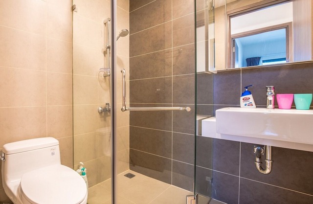3BR high floor apt ★ river view, free rooftop pool