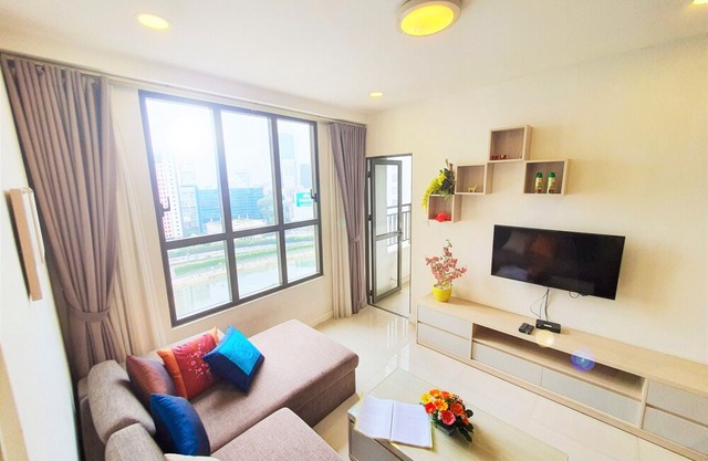 3BR luxury apt ★ river view, free rooftop pool, gym