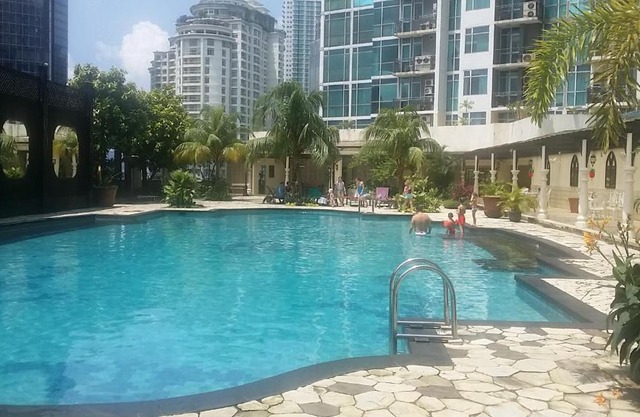 Bellagio Residence Private King Room in Shared 2BR Apartment