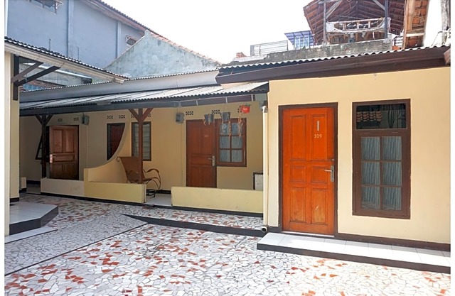 Budi House & Food Station