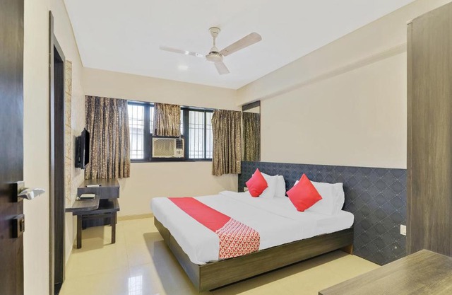Capital O 4552 Hotel Sharada International