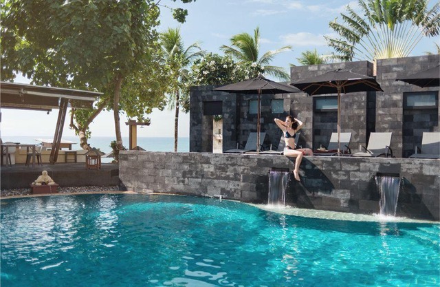 DELUXE JACUZZI SUITE 4