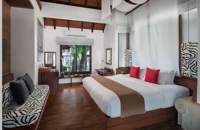 Hydro Pool Villa - 13