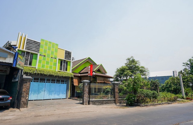 OYO 1639 Penginapan Anggrek Syariah 1