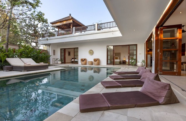 Puri Temple Luxury 3 Bedroom Villa, Pool Table-Canggu