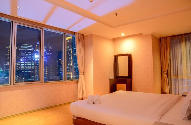 Spacious 3BR at FX Residence with Mall Access By Travelio