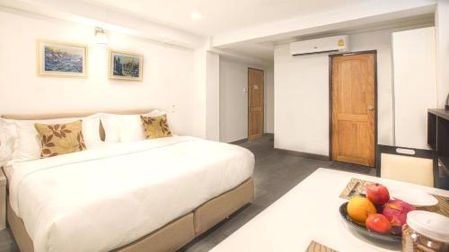 V One Pride-Sukhumvit 22, Bangkok