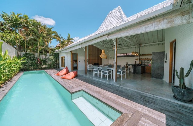 Villa Kazz 3 - Villa 3 Joglo style - 3 bdr - AMAZING LOCATION
