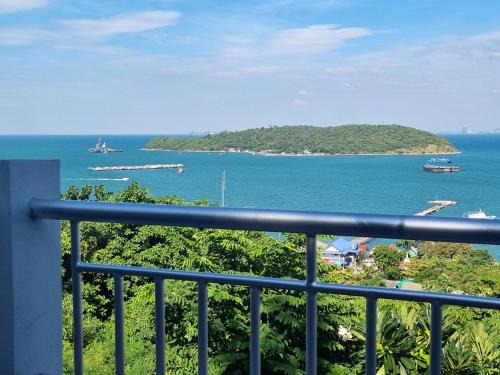 Ko Sichang Hostel | บ้านนางฟ้า เกาะสีชัง Baan Nangfa