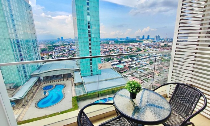 Taman Century House | 100 m² House ∙ 2 bedrooms ∙ 11 guests