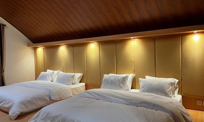 Ciawi Villa | 100 m² Villa ∙ 5 bedrooms ∙ 25 guests