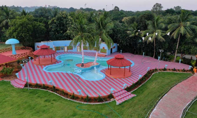 Hyderabad Resort | 104 m² Resort ∙ 10 guests