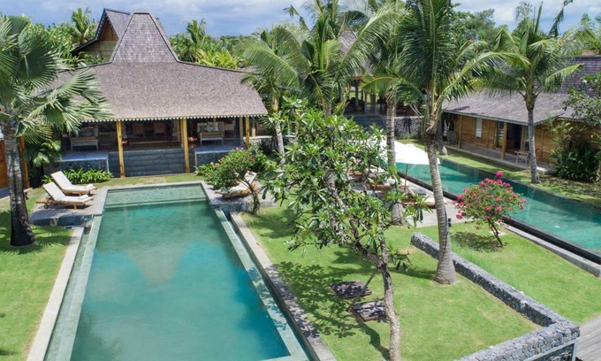 Kerobokan Villa | 1070 m² Villa ∙ 12 bedrooms ∙ 28 guests