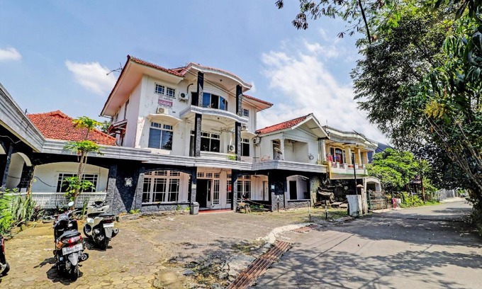 Bandung Hotel | 12 m² Hotel ∙ 10 guests