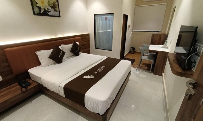 Malad West Hotel | 12 m² Hotel ∙ 3 guests