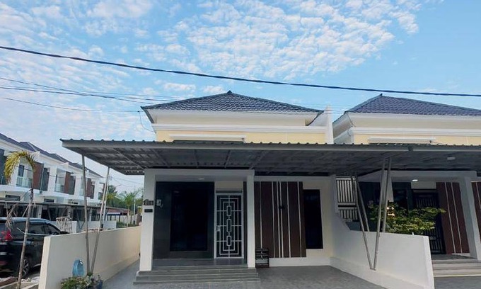 Singkawang House | 120 m² House ∙ 3 bedrooms ∙ 10 guests