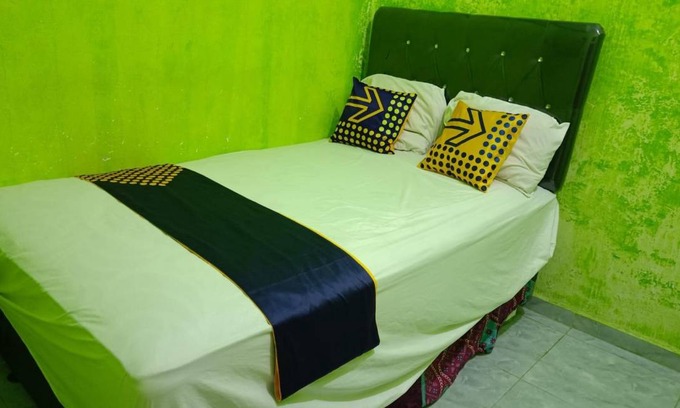 Gresik Hotel | 13 m² Hotel ∙ 3 guests