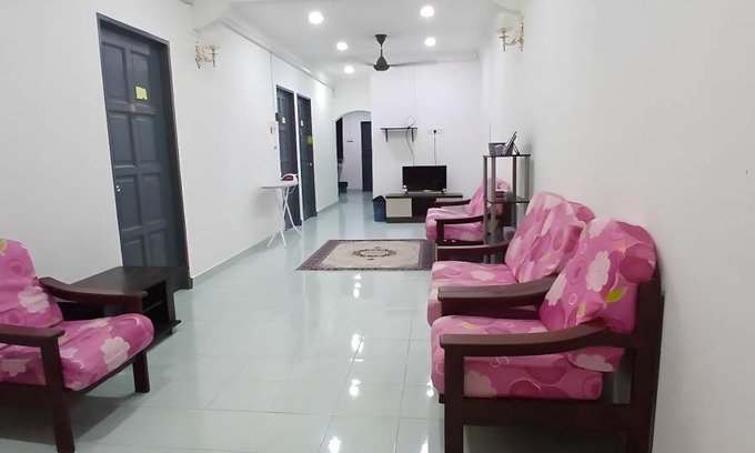 Asam Kumbang House | 130 m² House ∙ 4 bedrooms ∙ 6 guests