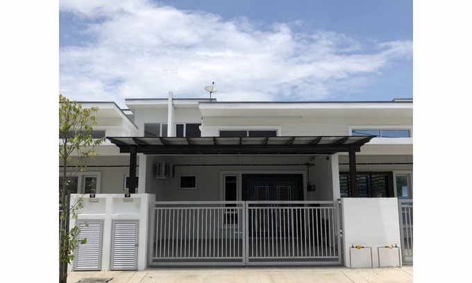 Kluang House | 130 m² House ∙ 3 bedrooms ∙ 8 guests