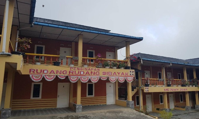 Berastagi Hotel | 14 m² Hotel ∙ 4 guests