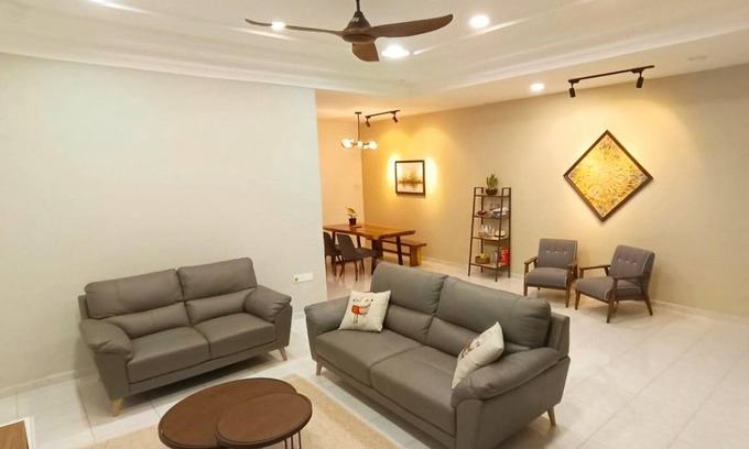 Muar House | 143 m² House ∙ 3 bedrooms ∙ 6 guests