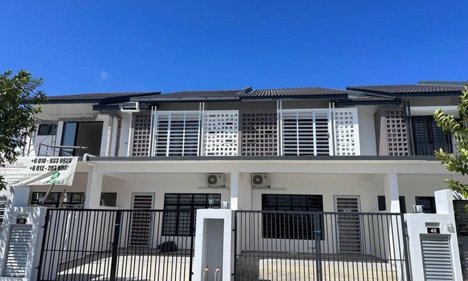 Tebrau House | 150 m² House ∙ 4 bedrooms ∙ 16 guests