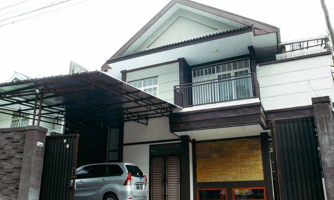 Setiabudi House | 176 m² House ∙ 3 bedrooms ∙ 10 guests