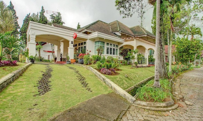Cipanas Bed & Breakfast | 18 m² Bed and breakfast ∙ 4 guests