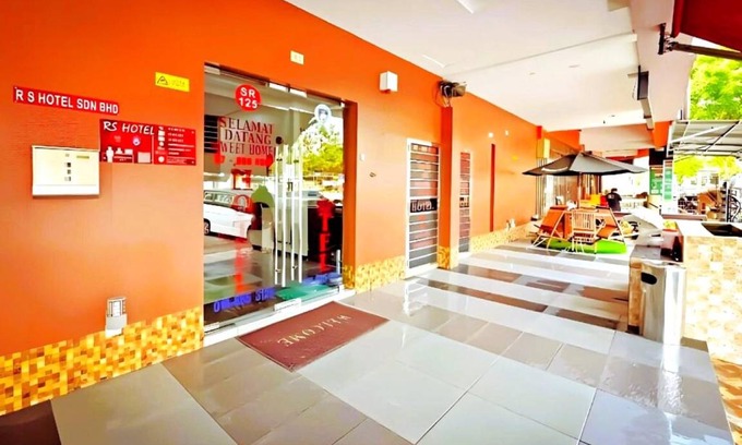 Taman Desa Cemerlang Hotel | 18 m² Hotel ∙ 7 guests