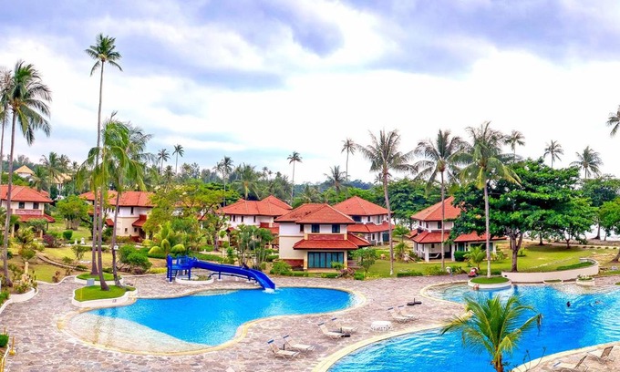 Lagoi Resort | 180 m² Resort ∙ 4 bedrooms ∙ 10 guests