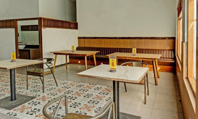 Blimbing Hotel | 20 m² Hotel ∙ 3 guests