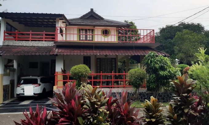 Sentul City House | 210 m² House ∙ 4 bedrooms ∙ 15 guests