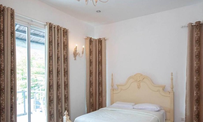 George Town Villa | 232 m² Villa ∙ 5 bedrooms ∙ 12 guests