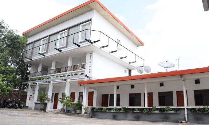 Jombang Hotel | 24 m² Hotel ∙ 10 guests