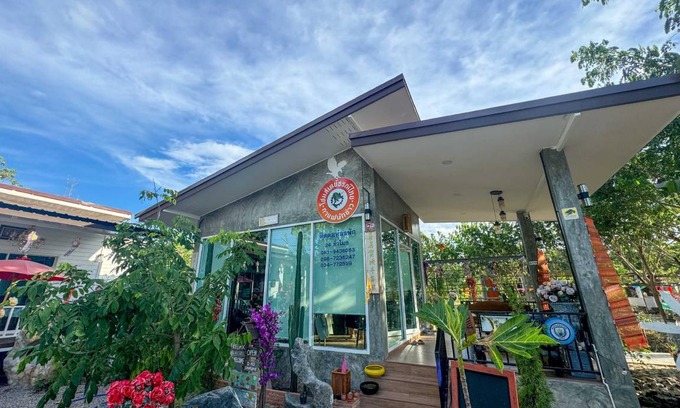 Amphawa Hotel | 25 m² Hotel ∙ 2 guests