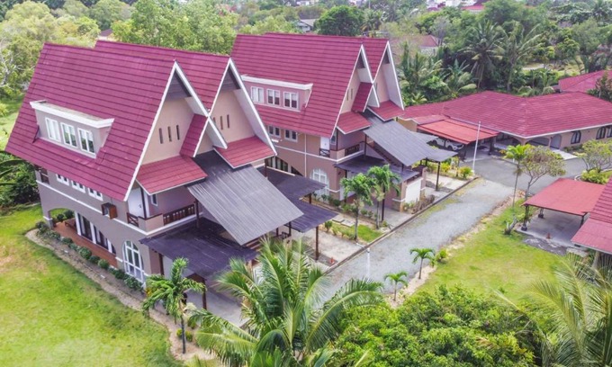 Balikpapan Bed & Breakfast | 250 m² Bed and breakfast ∙ 4 bedrooms ∙ 8 guests