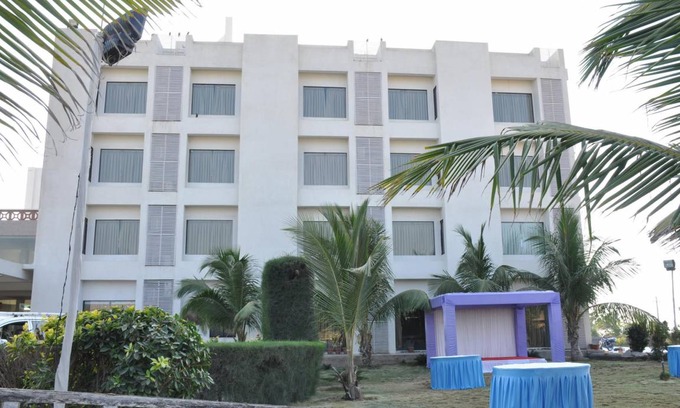Baradia Resort | 250 m² Resort ∙ 4 bedrooms ∙ 15 guests