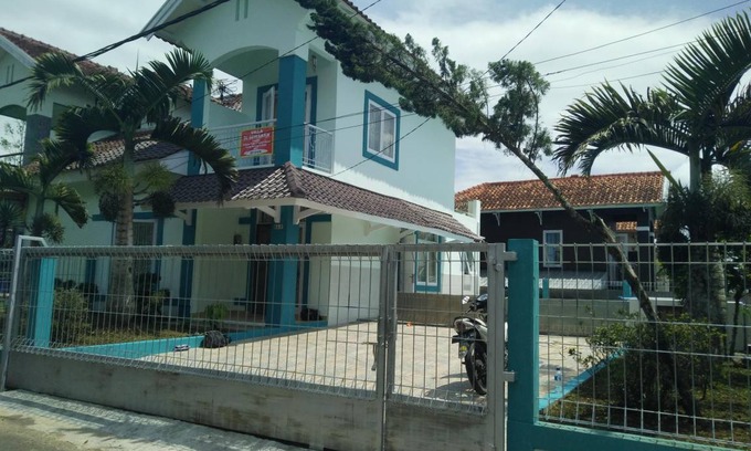 Cipanas Villa | 250 m² Villa ∙ 3 bedrooms ∙ 15 guests